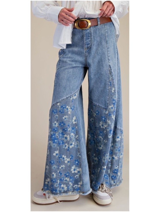Easel Los Angeles Denim - Easel Light Wash Floral print Wide leg Frayed Hem Denim Jeans